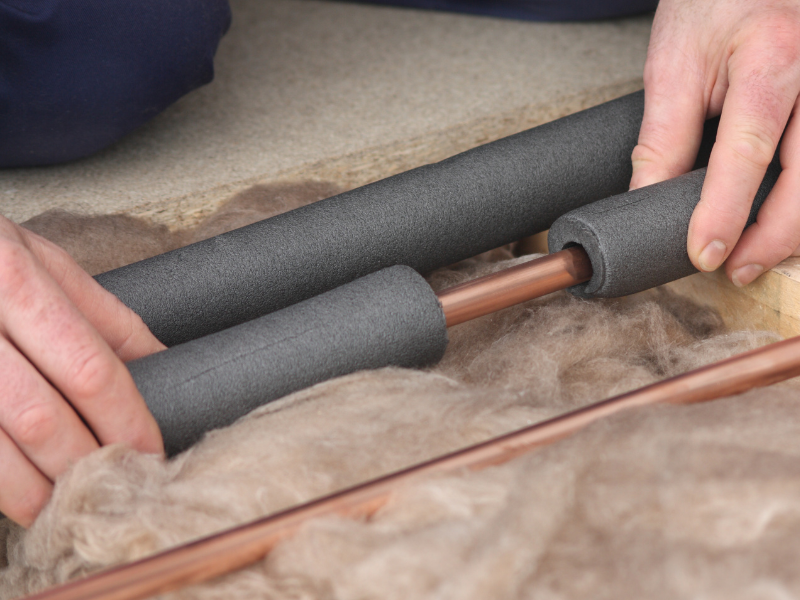 Properly insulated pipes vs. uninsulated pipes in winter. Winter Plumbing Woes: Tips to Keep Your Pipes Problem-Free.