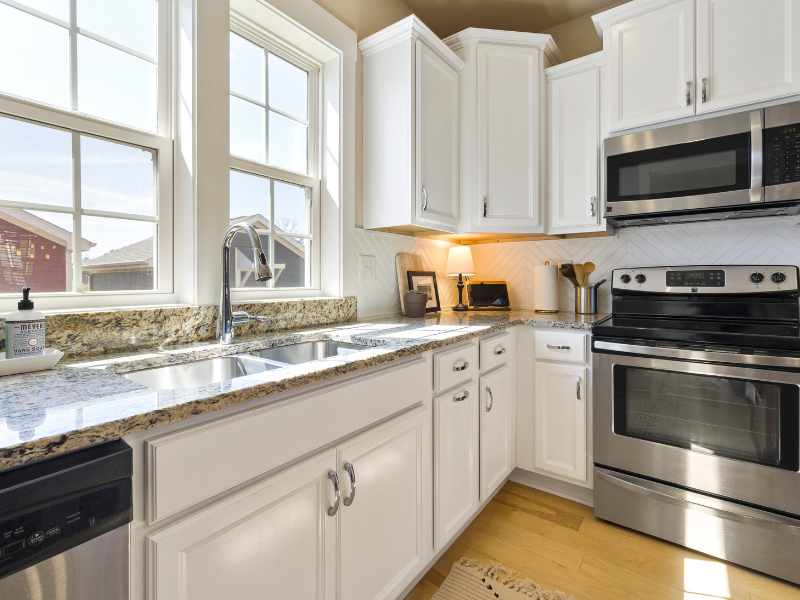 Odour-free Edmonton home kitchen maintained by effective air purification.